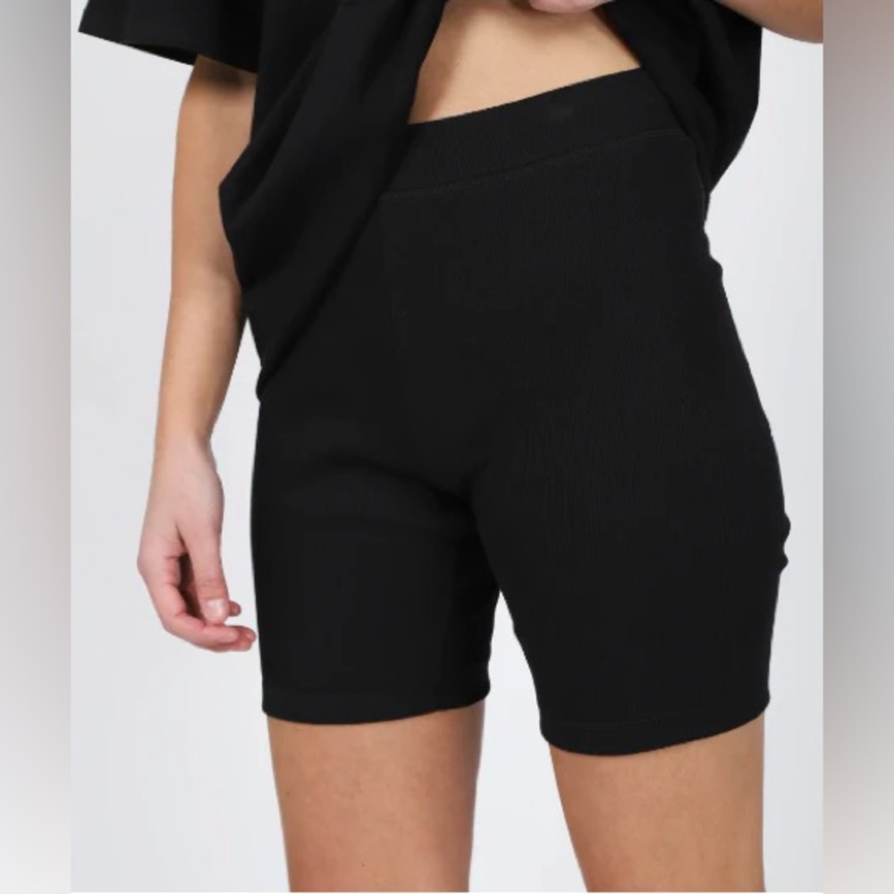 BRUNETTE THE LABEL RIBBED BIKE SHORTS